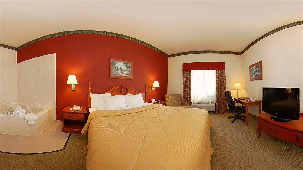 Отель Wingate By Wyndham Biloxi - Ocean Springs Экстерьер фото